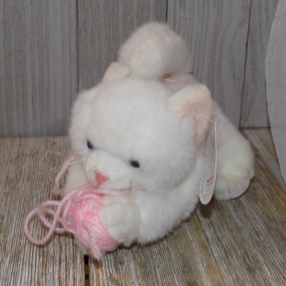March of Dimes White Kitten with Yarn  2008 *